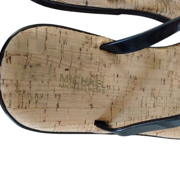 Michael Kors Black and Gold Patent Leather T-Strap Sandals Size 8 - Picture 4 of 12